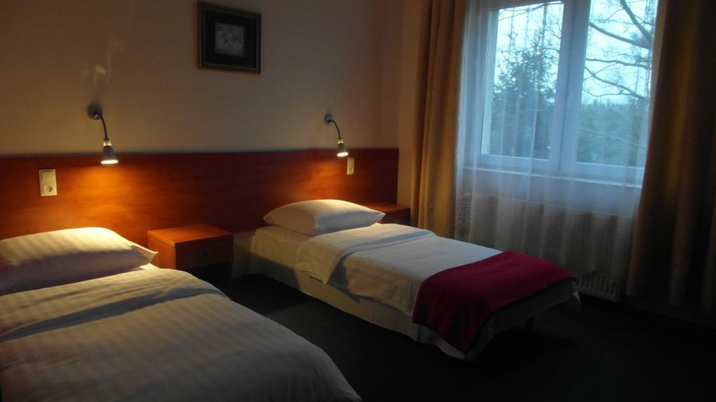 Hotel Julianow วอร์ซอ ภายนอก รูปภาพ