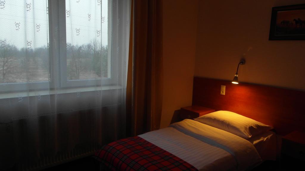 Hotel Julianow วอร์ซอ ภายนอก รูปภาพ