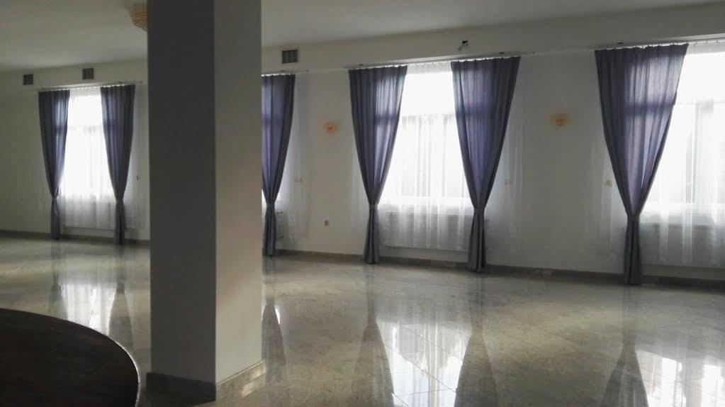 Hotel Julianow วอร์ซอ ภายนอก รูปภาพ