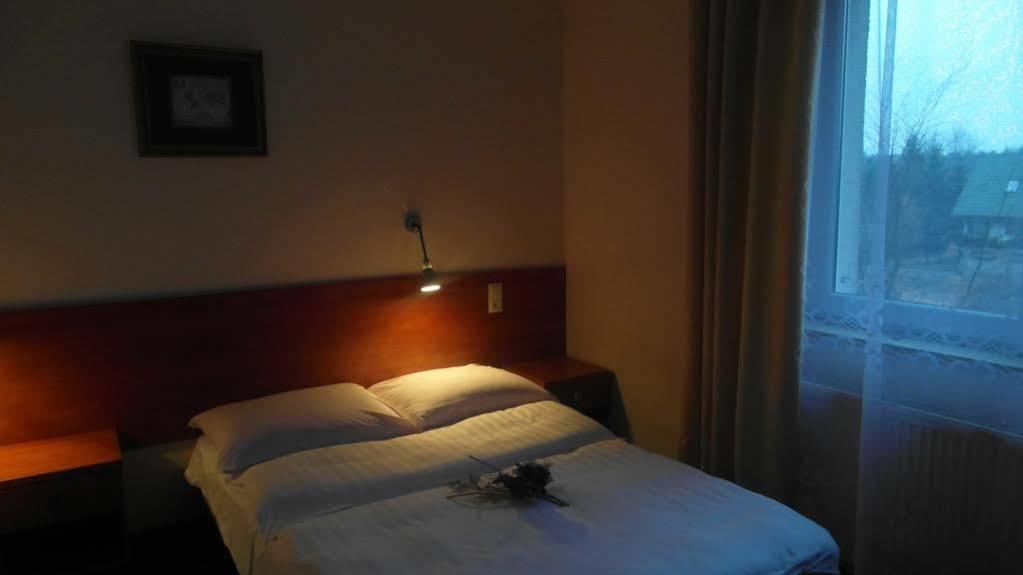 Hotel Julianow วอร์ซอ ภายนอก รูปภาพ