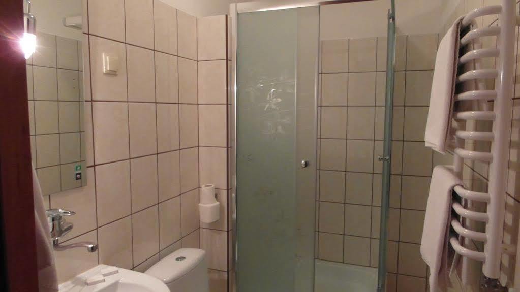 Hotel Julianow วอร์ซอ ภายนอก รูปภาพ